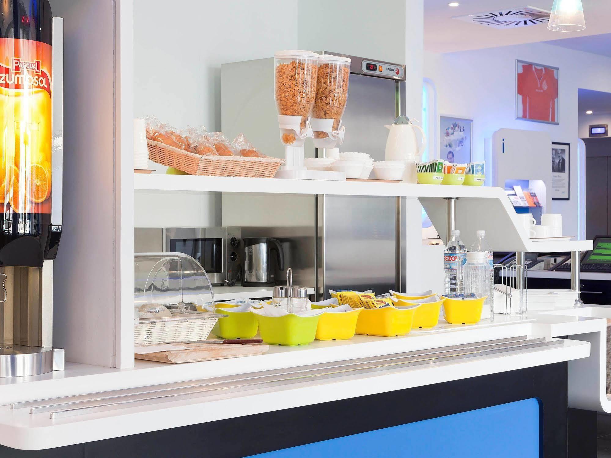 Ibis Budget Montauban Les Chaumes Buitenkant foto